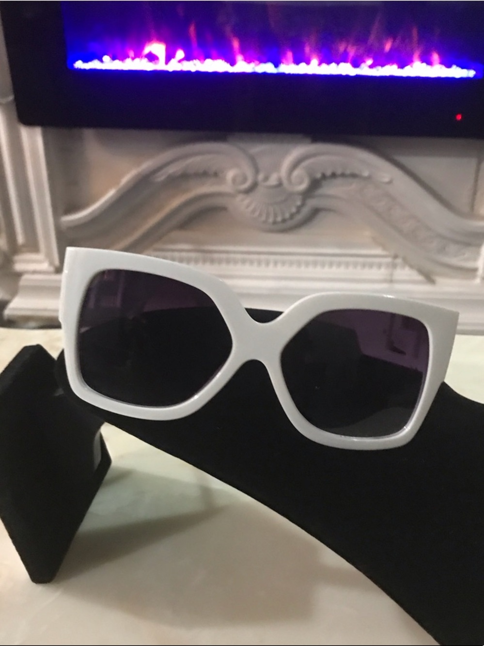 Fashion Jewelry White Oversized Sunglasses with Dark Lenses